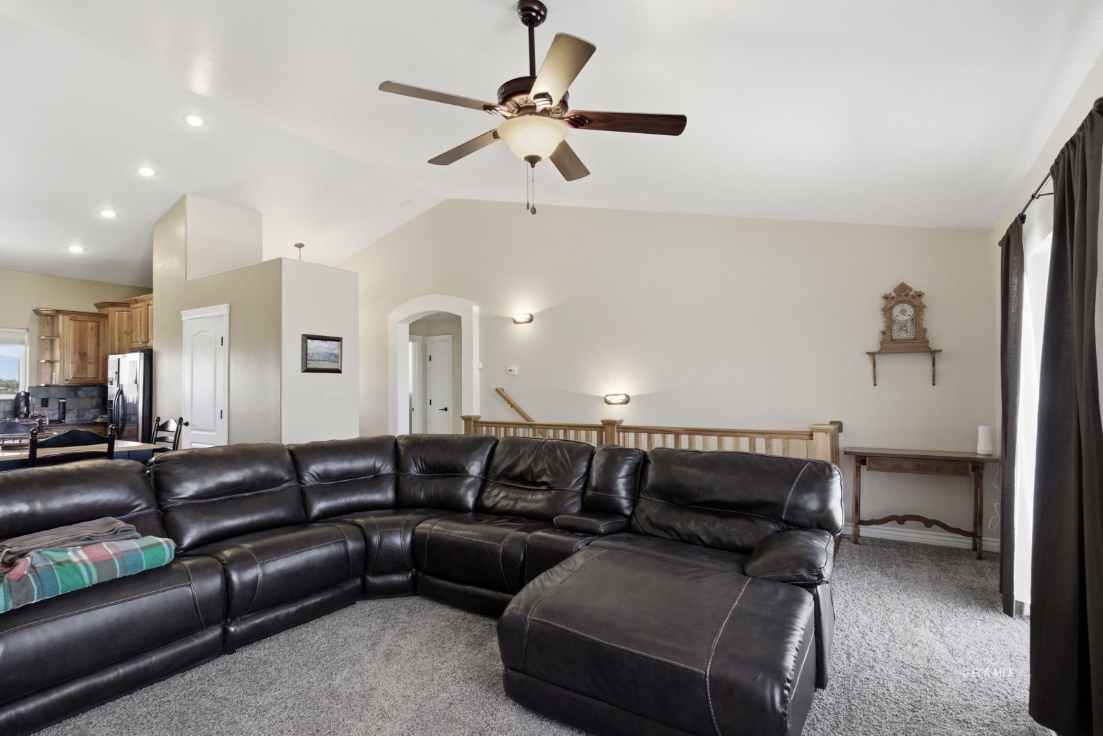 221 Glenvista Drive Property Photo 6