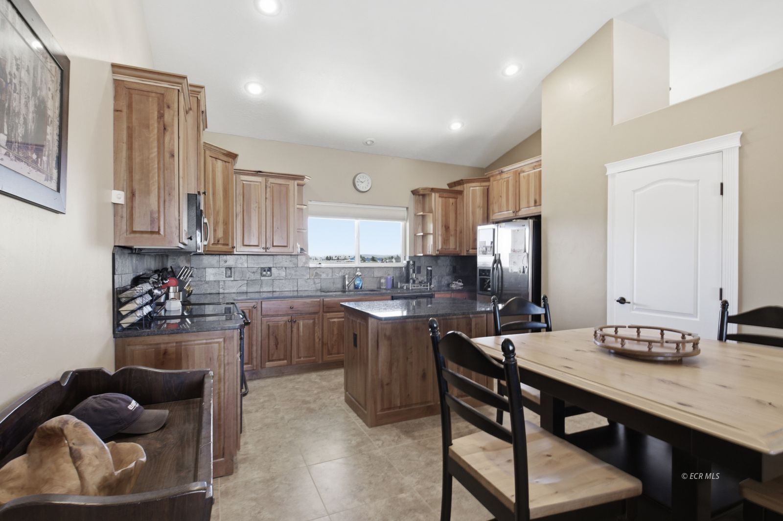 221 Glenvista Drive Property Photo 8