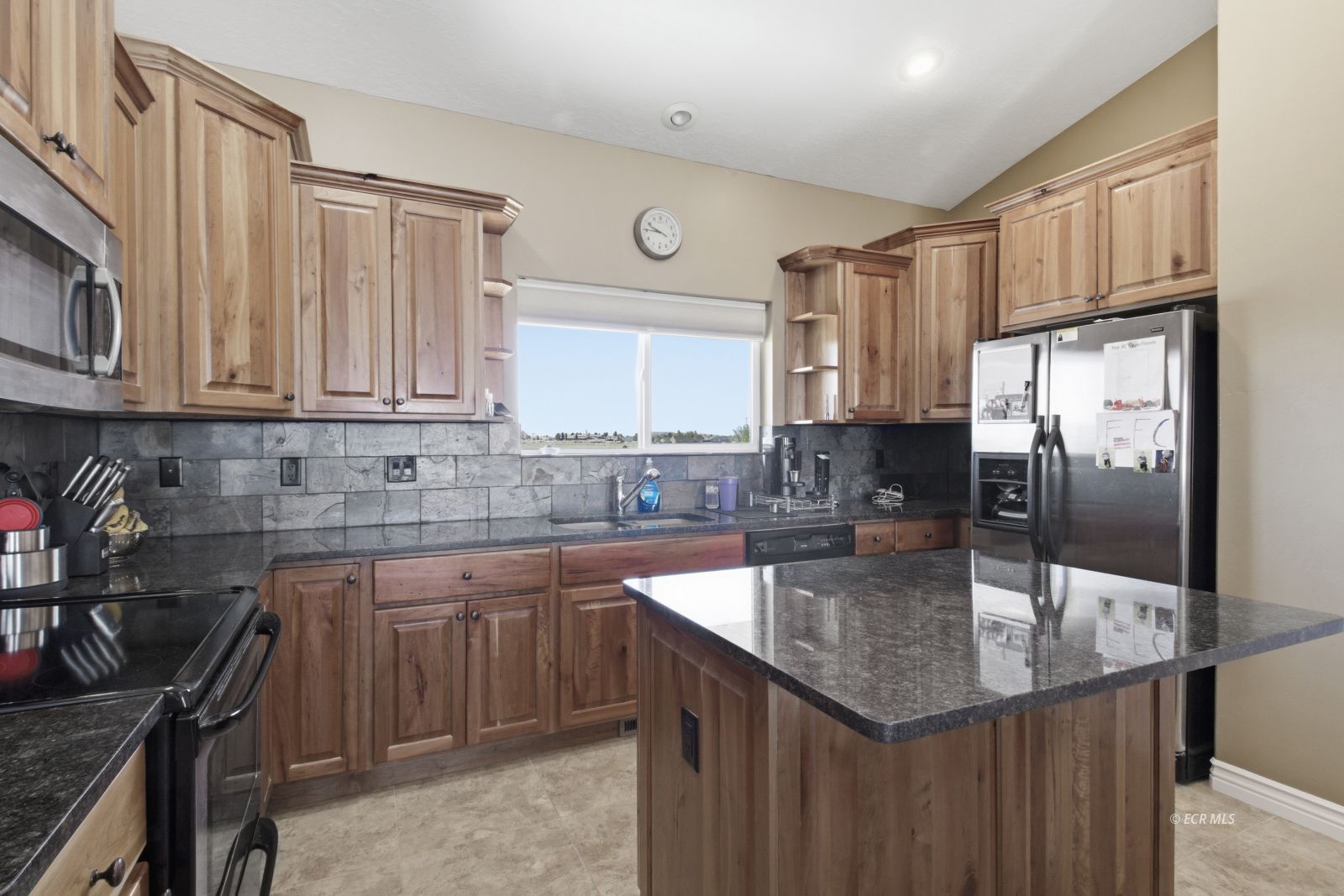 221 Glenvista Drive Property Photo 10