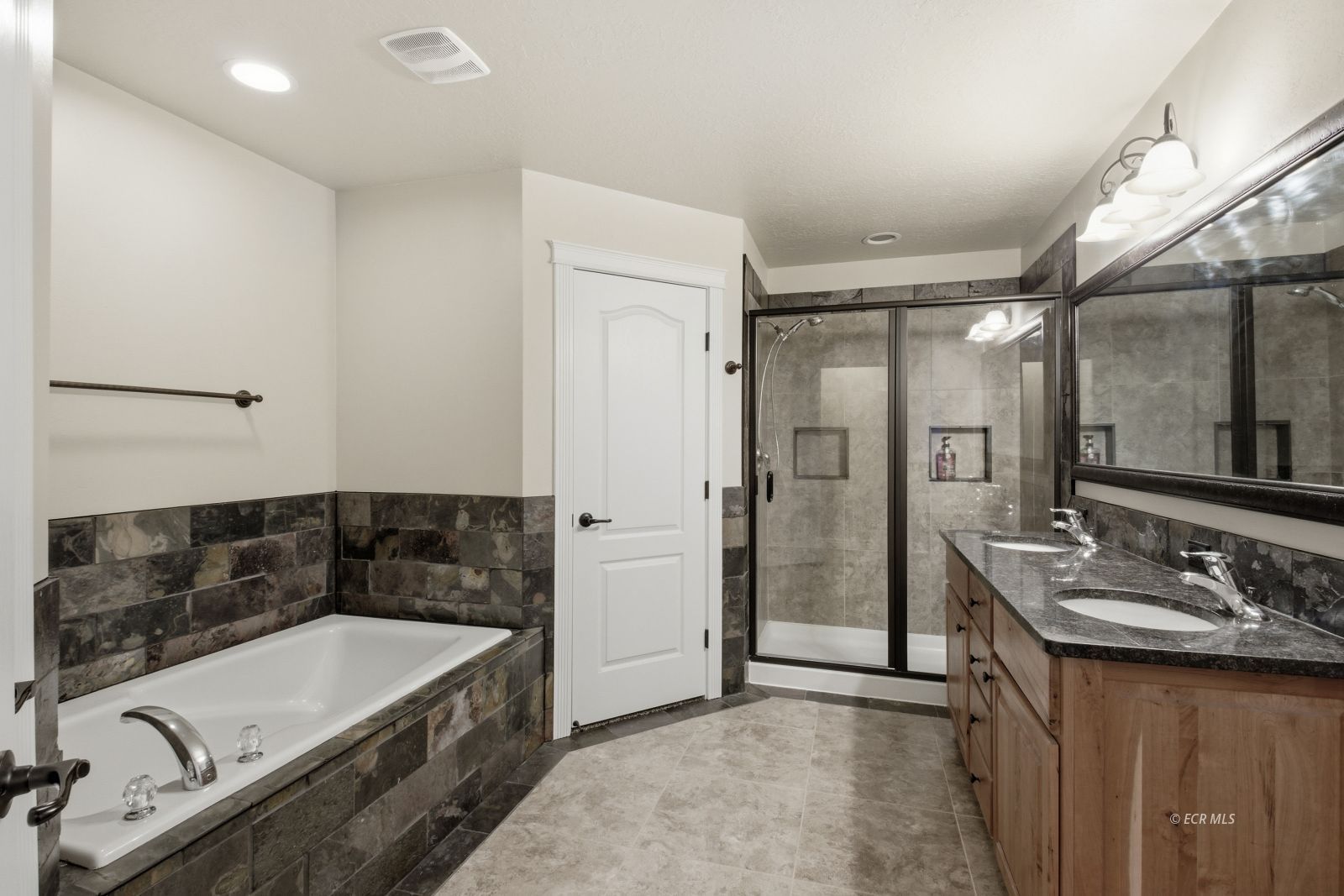 221 Glenvista Drive Property Photo 14