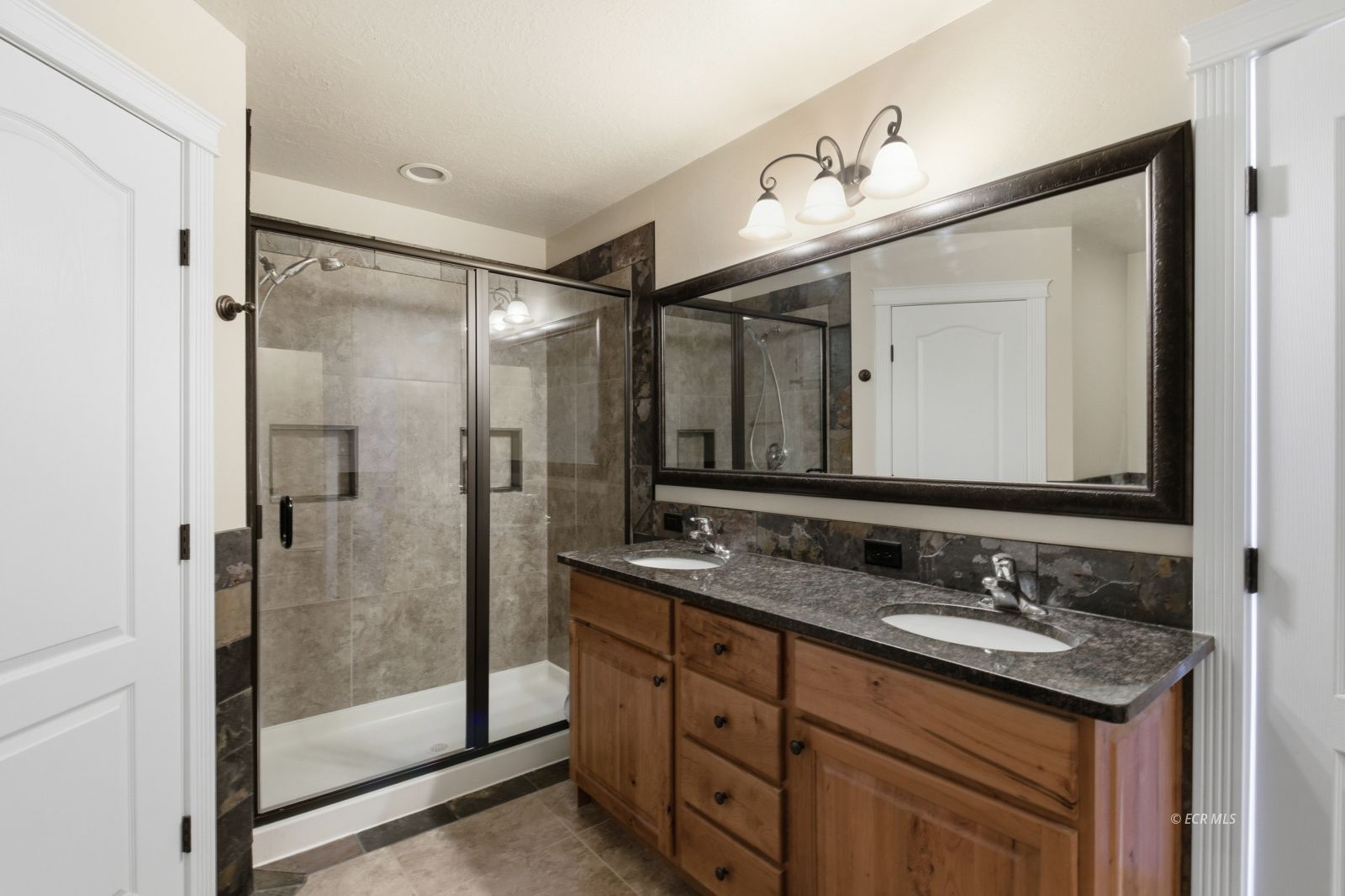 221 Glenvista Drive Property Photo 15