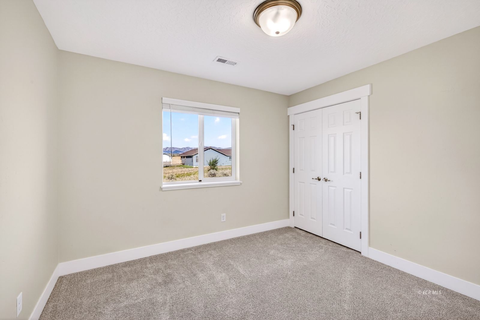 215 Spring Creek Parkway Property Photo 12