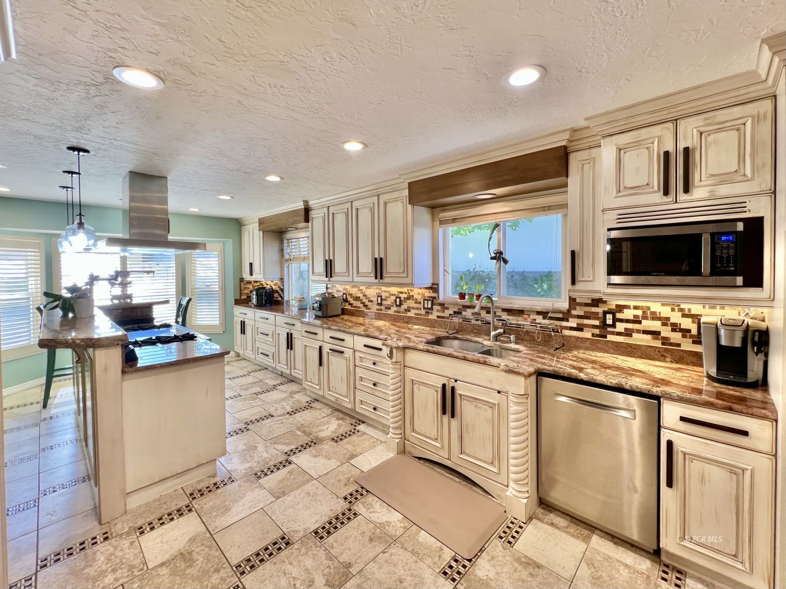 1927 Laxalt Way Property Photo 2