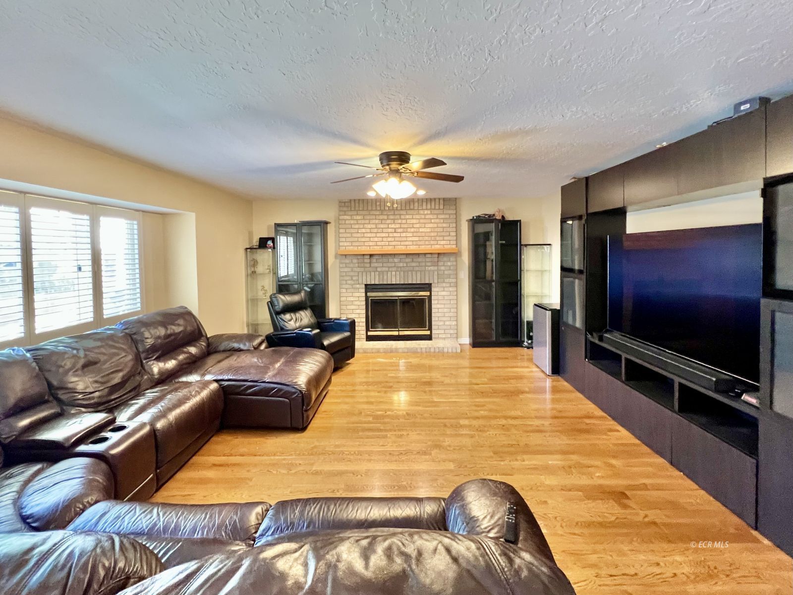 1927 Laxalt Way Property Photo 3
