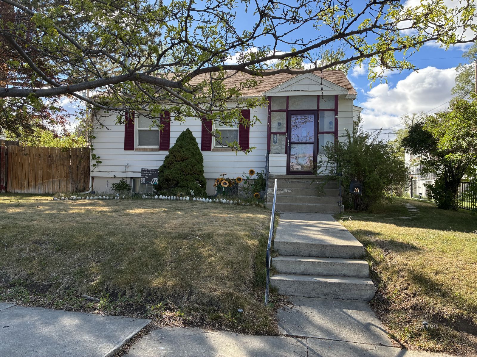 141 W Oak Street Property Photo 1