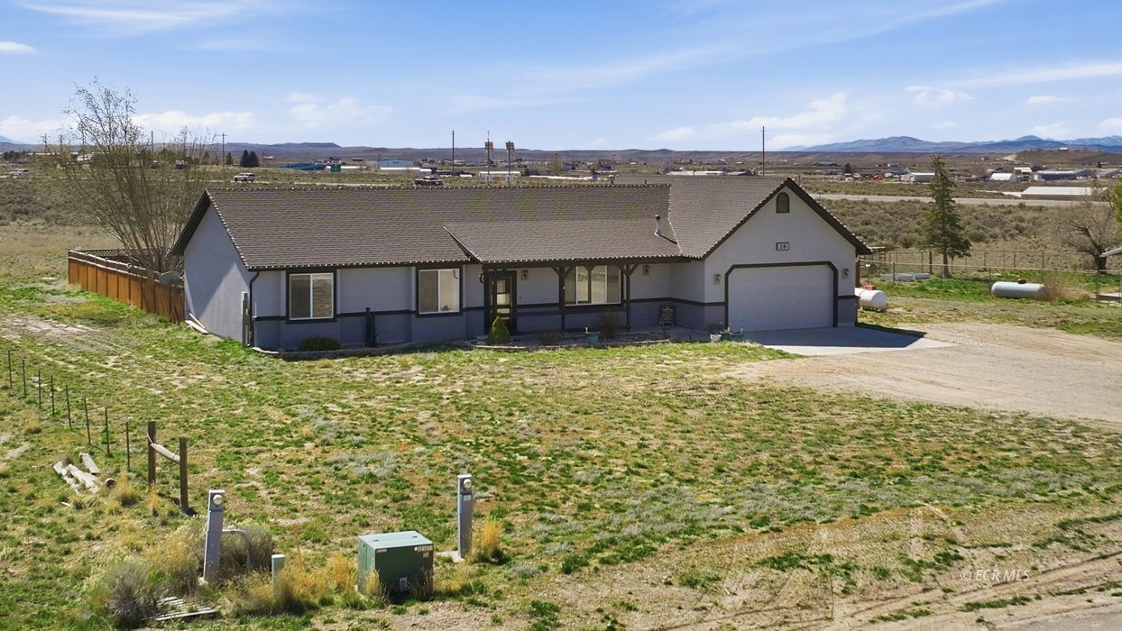 19 Lawndale Court Property Photo 2