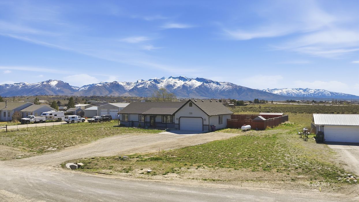 19 Lawndale Court Property Photo 3