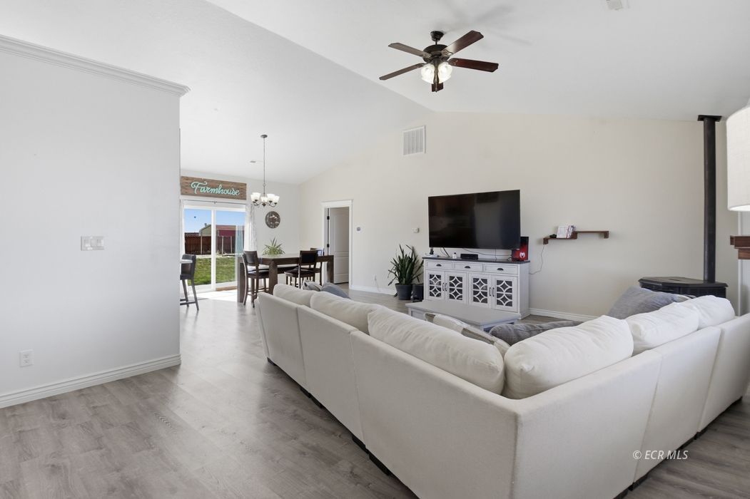 19 Lawndale Court Property Photo 4
