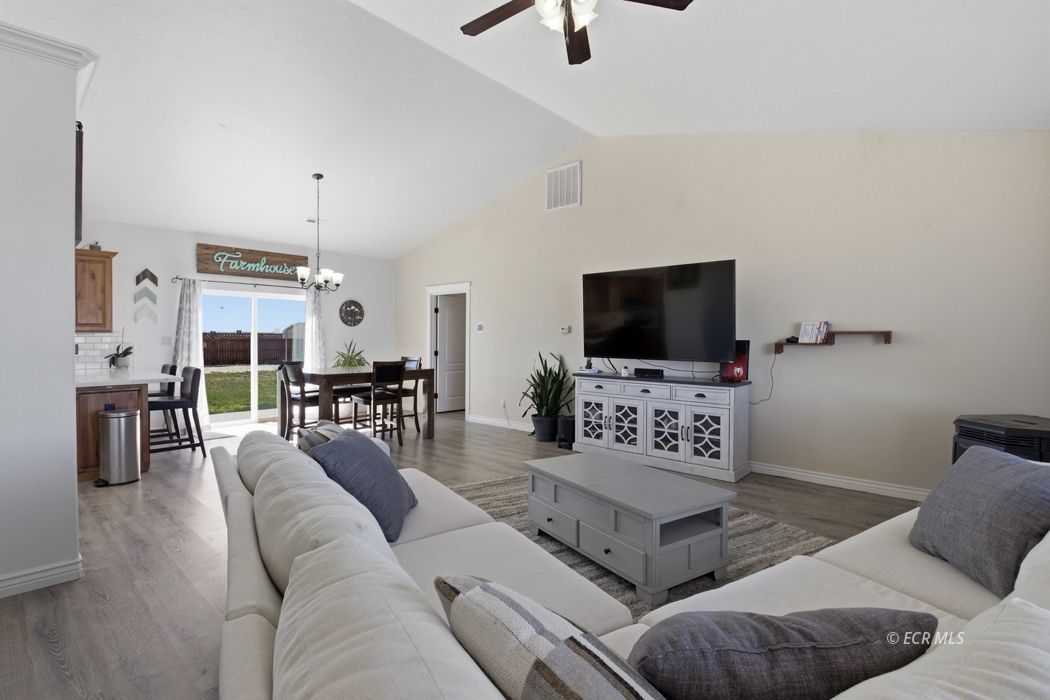 19 Lawndale Court Property Photo 7