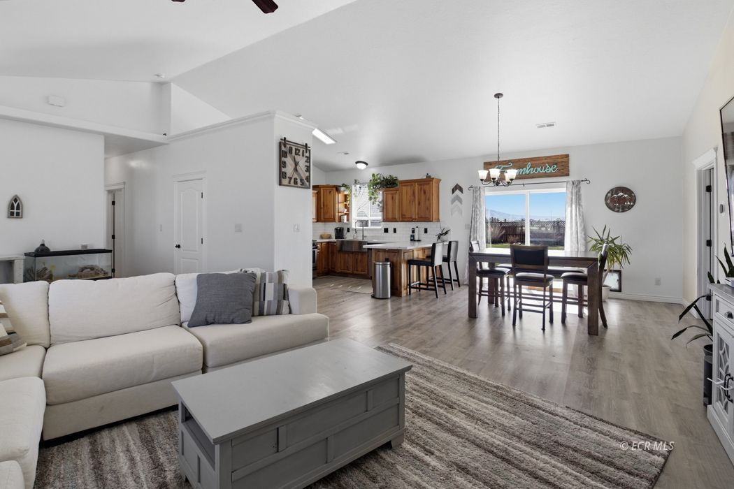 19 Lawndale Court Property Photo 8