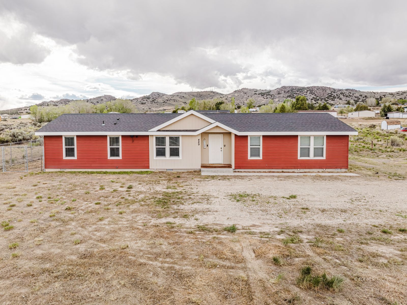 489 Spring Valley Parkway Property Photo 1