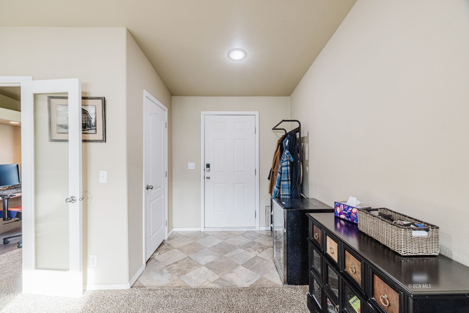 489 Spring Valley Parkway Property Photo 3