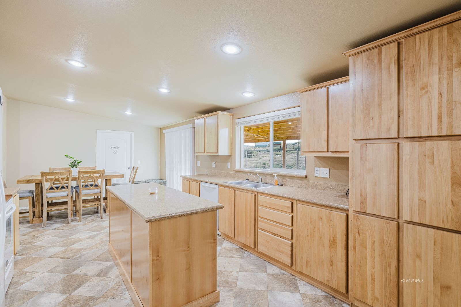 489 Spring Valley Parkway Property Photo 8