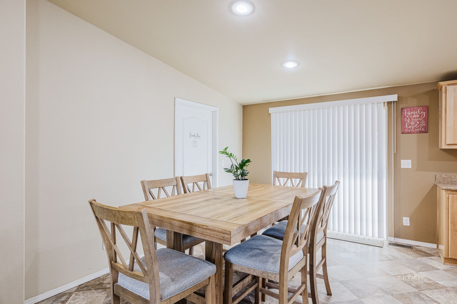 489 Spring Valley Parkway Property Photo 14