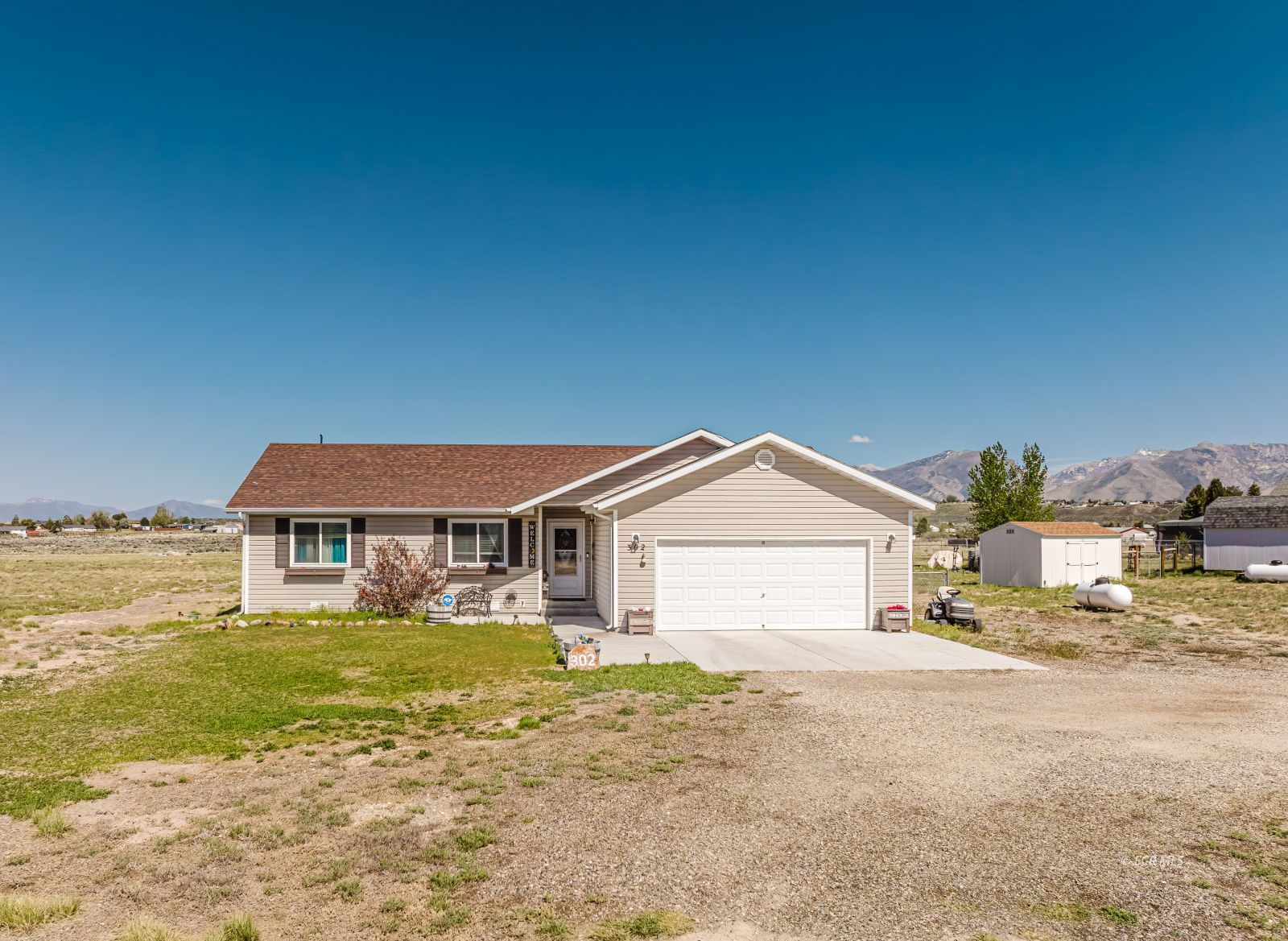 302 Glenvista Drive Property Photo 2
