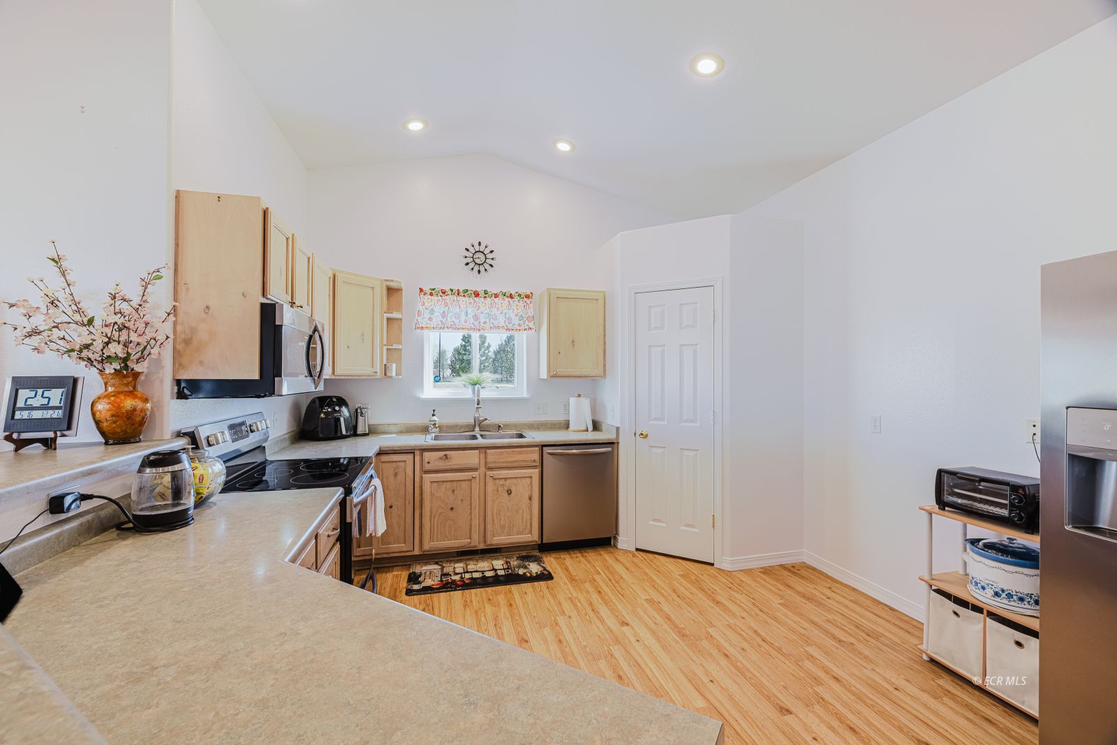302 Glenvista Drive Property Photo 10