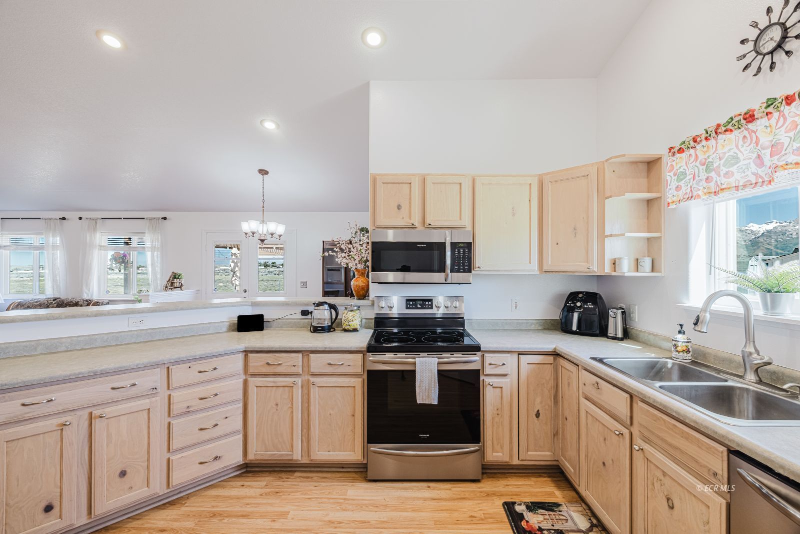 302 Glenvista Drive Property Photo 12