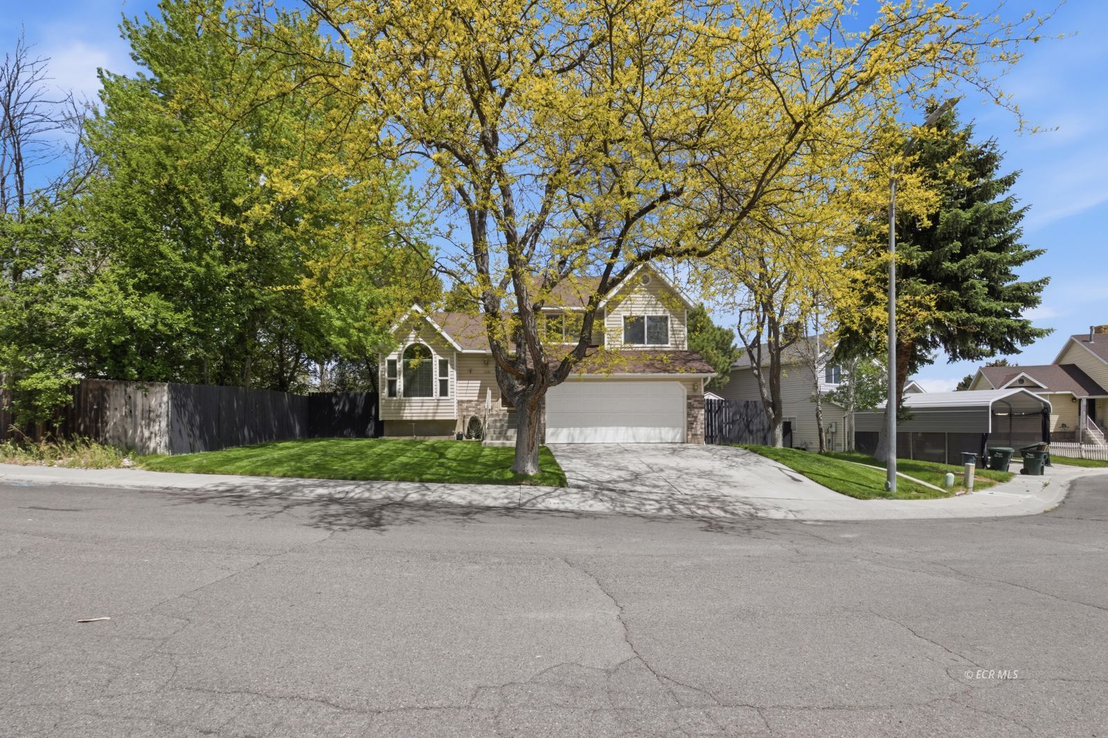 1380 Suncrest Court Property Photo 3