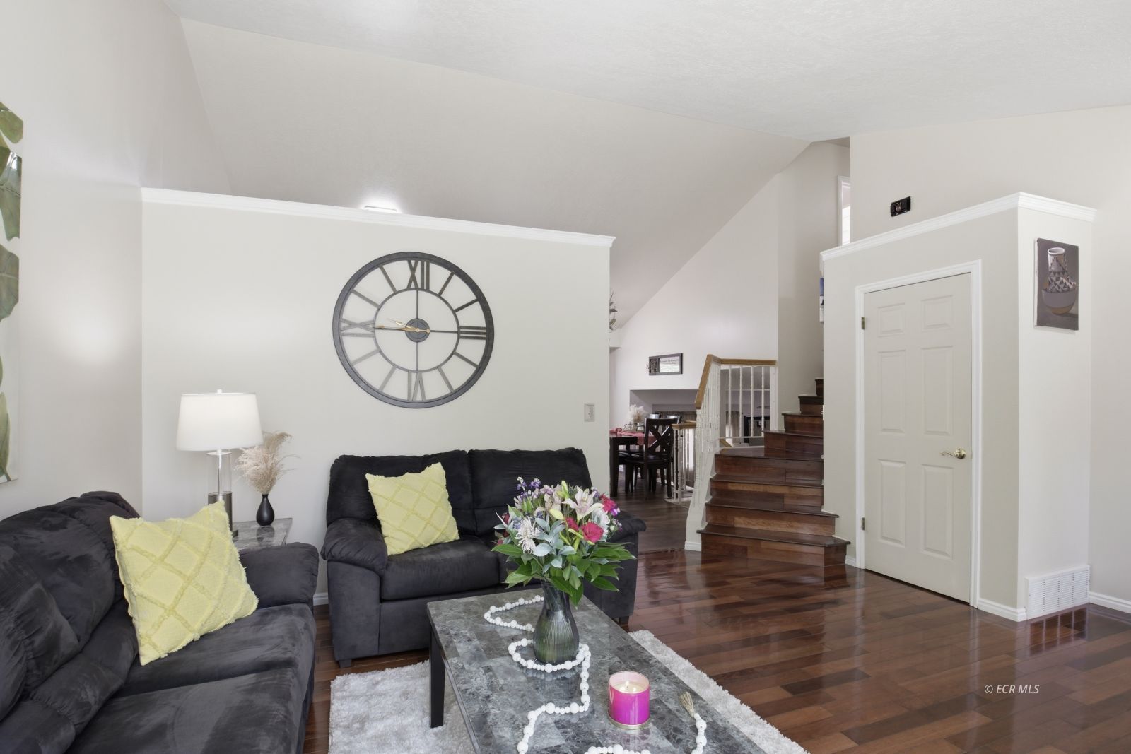 1380 Suncrest Court Property Photo 4