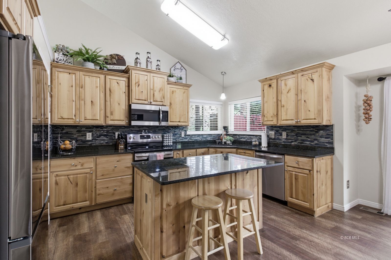 1380 Suncrest Court Property Photo 7