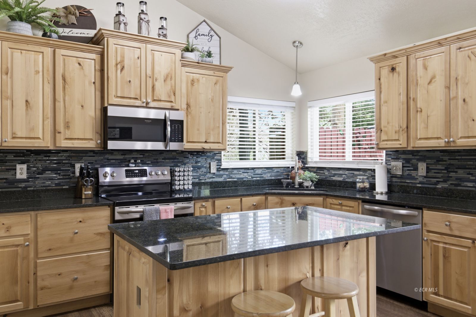 1380 Suncrest Court Property Photo 8