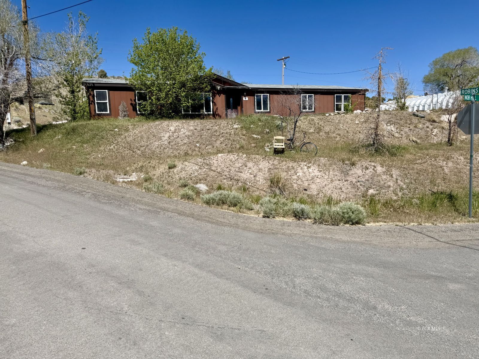 300 Nob Hill Avenue Property Photo 1