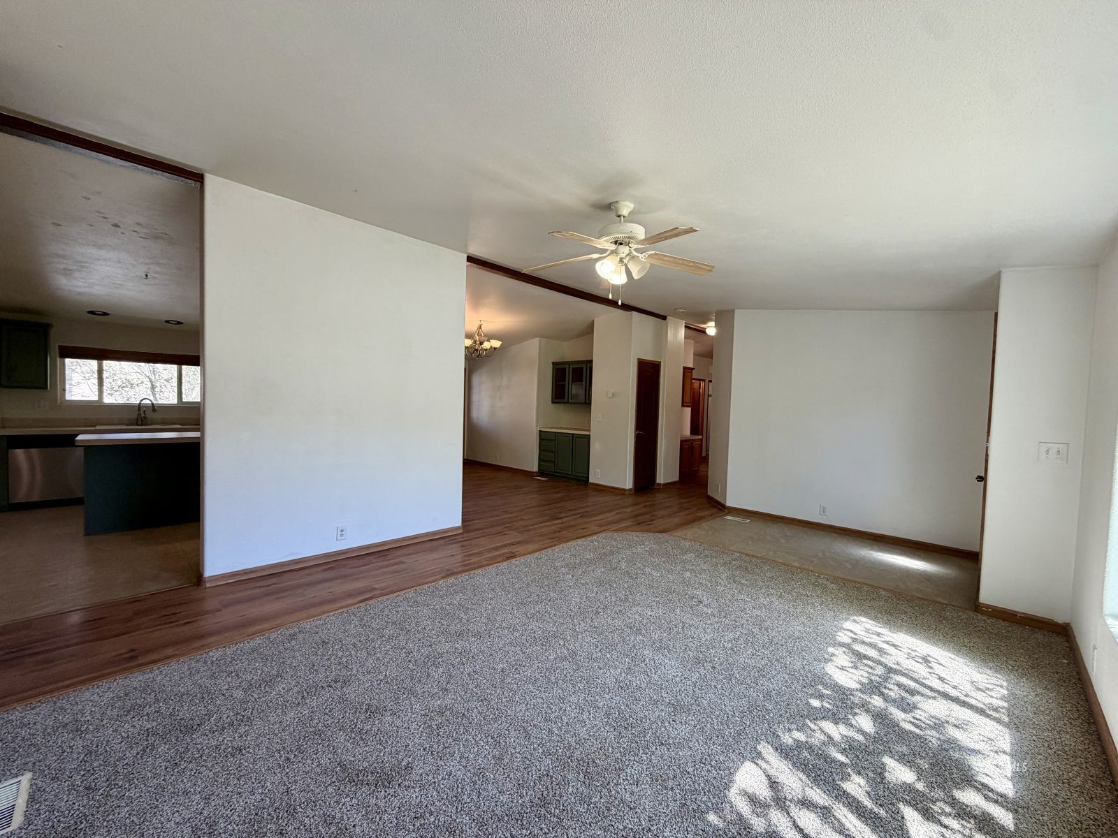 300 Nob Hill Avenue Property Photo 8