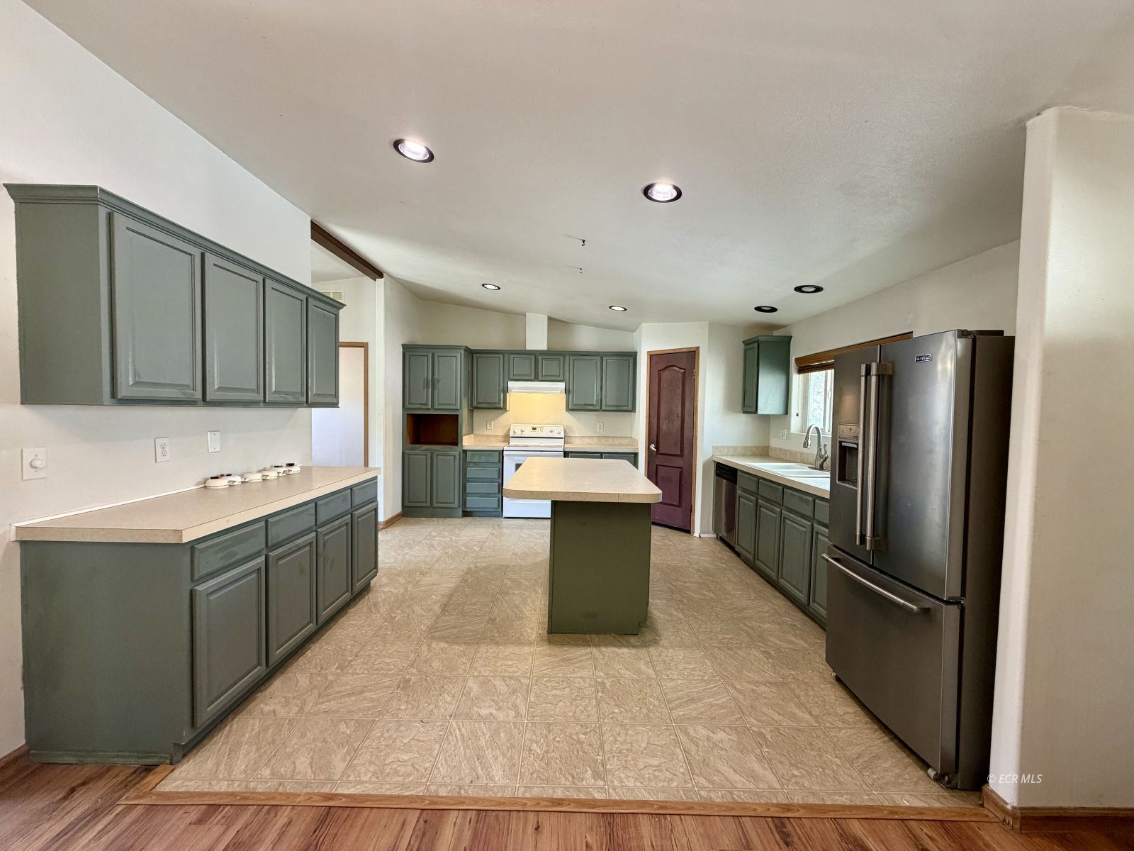 300 Nob Hill Avenue Property Photo 11
