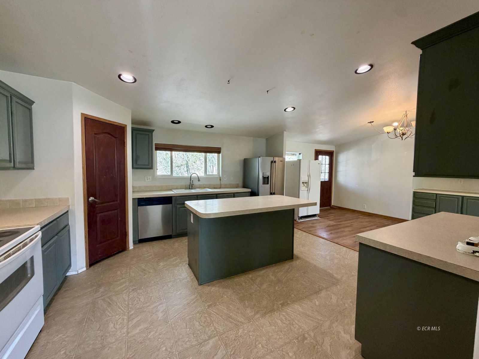 300 Nob Hill Avenue Property Photo 12