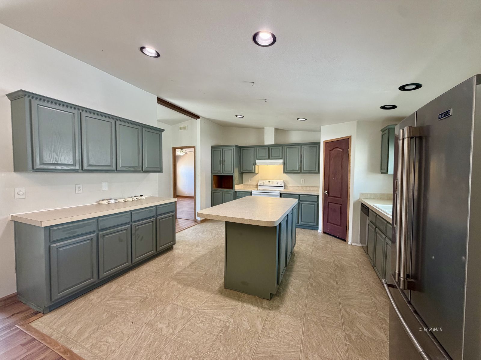 300 Nob Hill Avenue Property Photo 13
