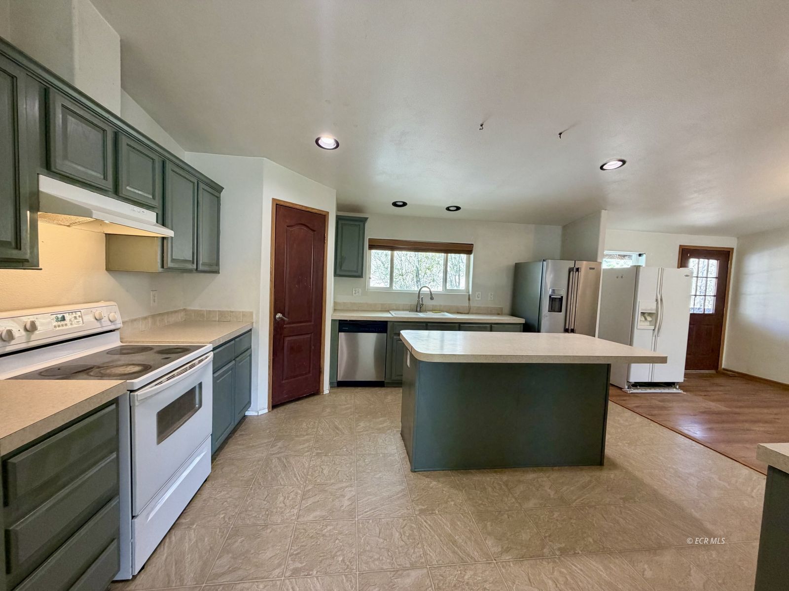 300 Nob Hill Avenue Property Photo 14