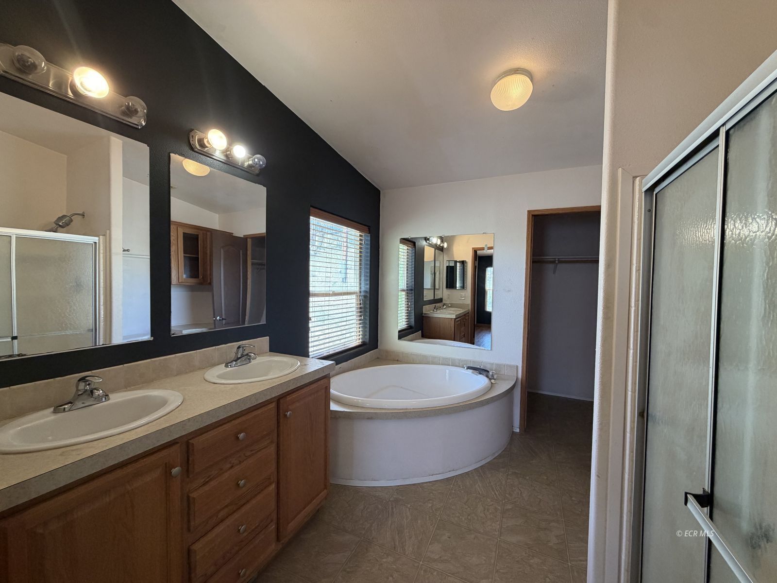 300 Nob Hill Avenue Property Photo 20