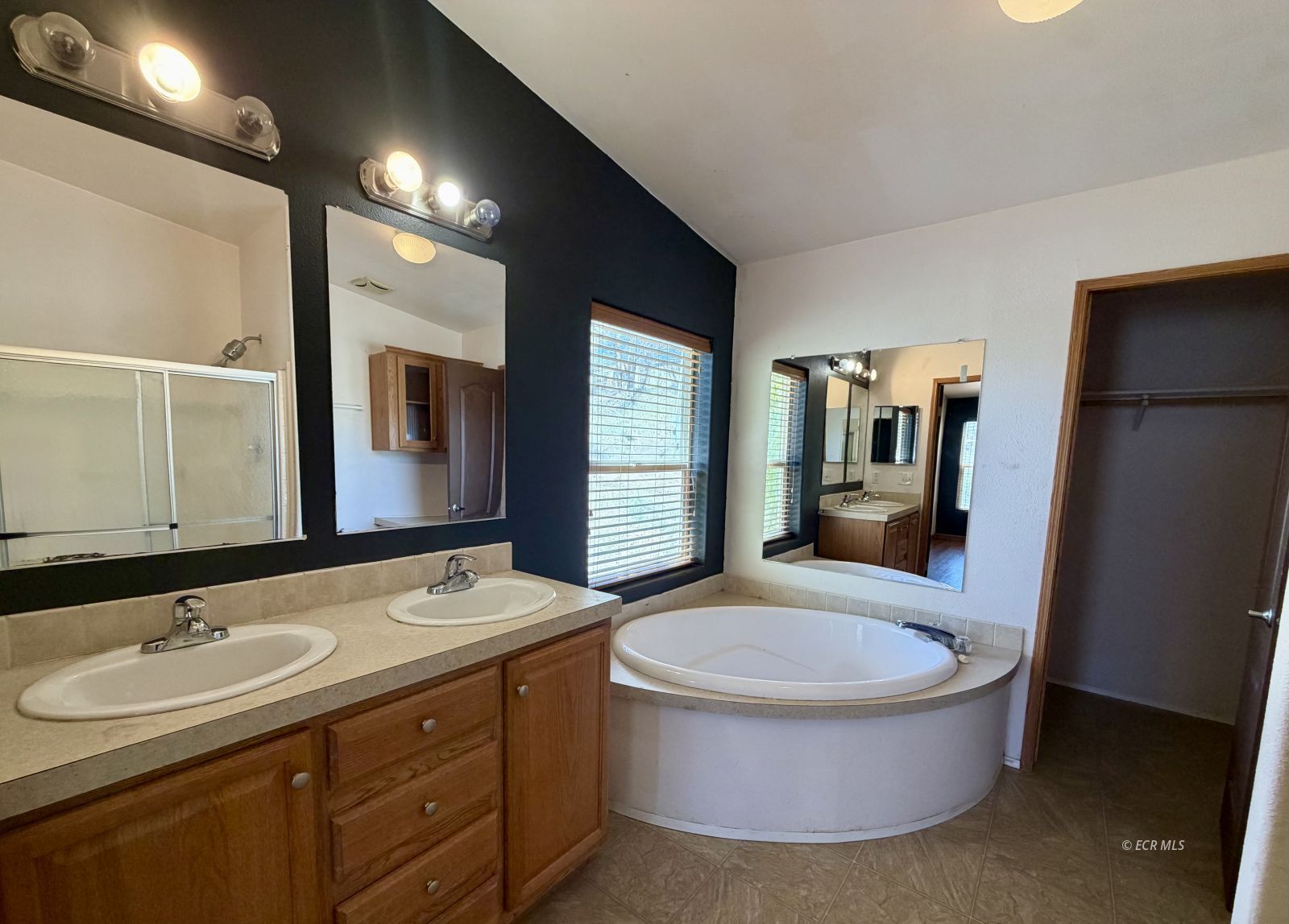 300 Nob Hill Avenue Property Photo 21