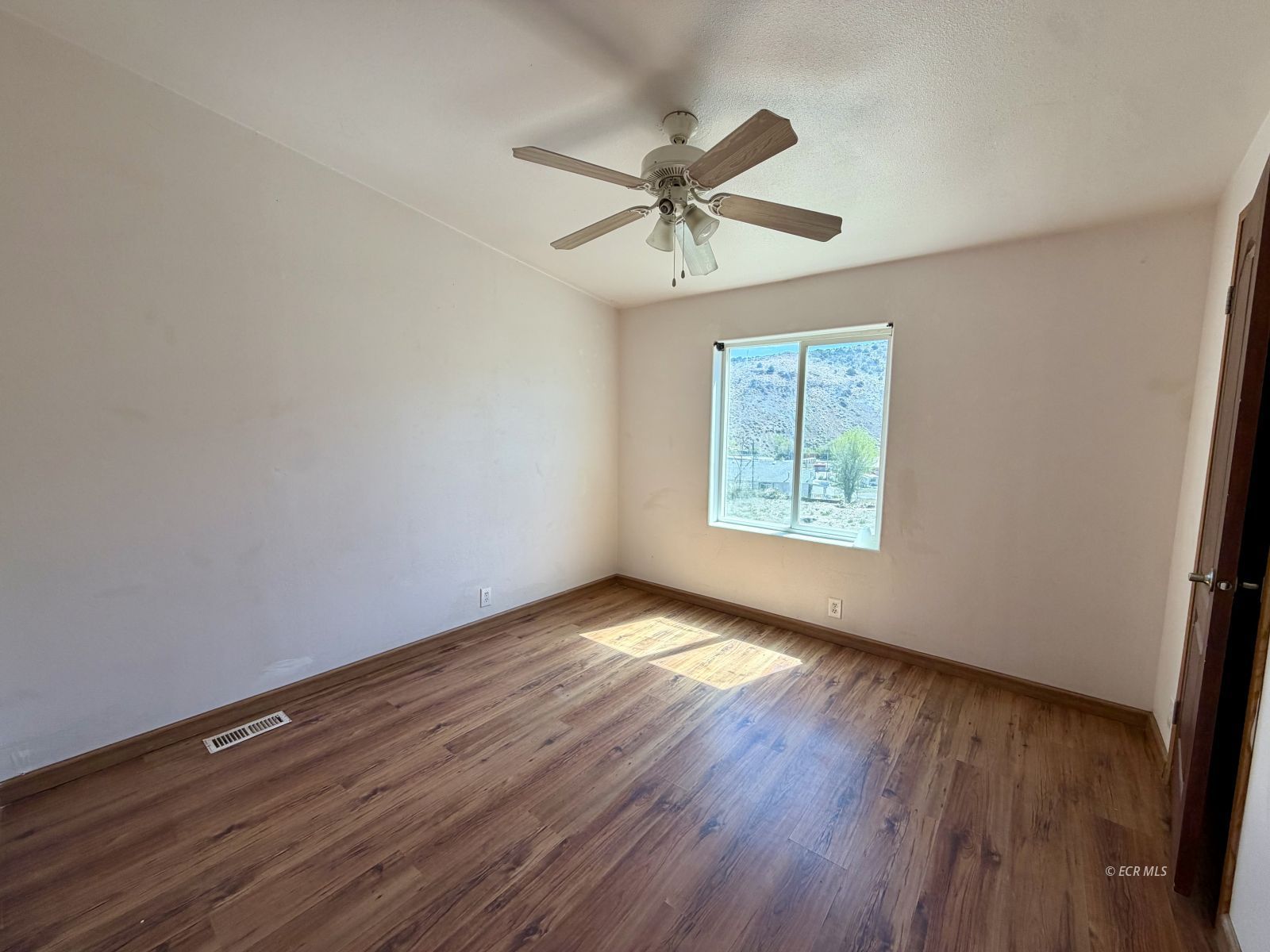 300 Nob Hill Avenue Property Photo 28
