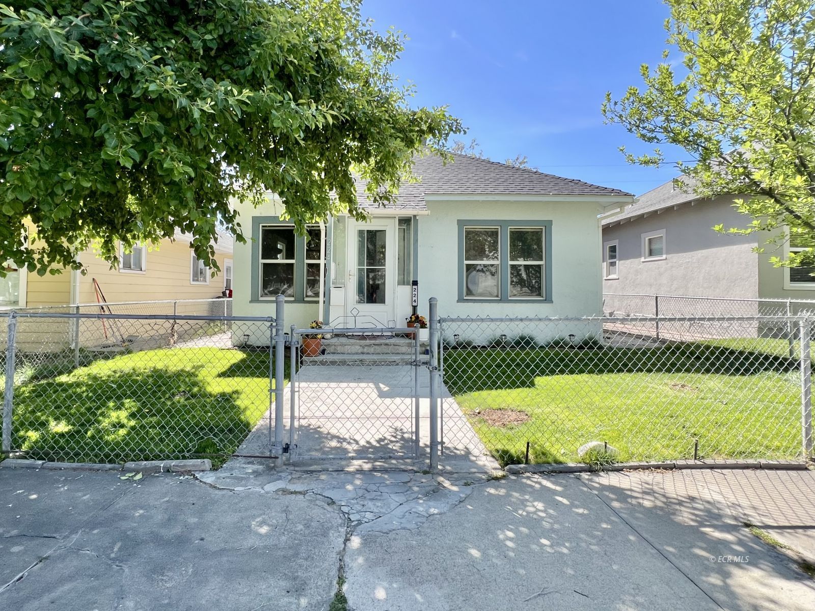 224 Oak Street Property Photo 1