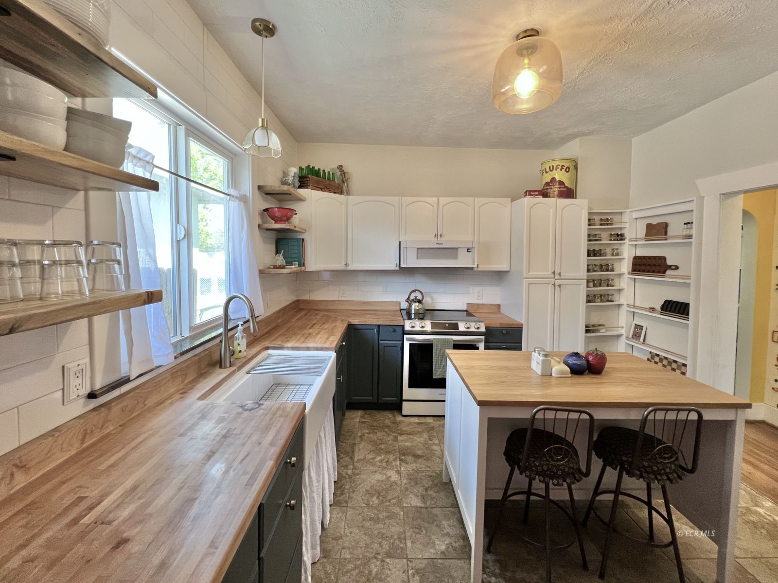 224 Oak Street Property Photo 8