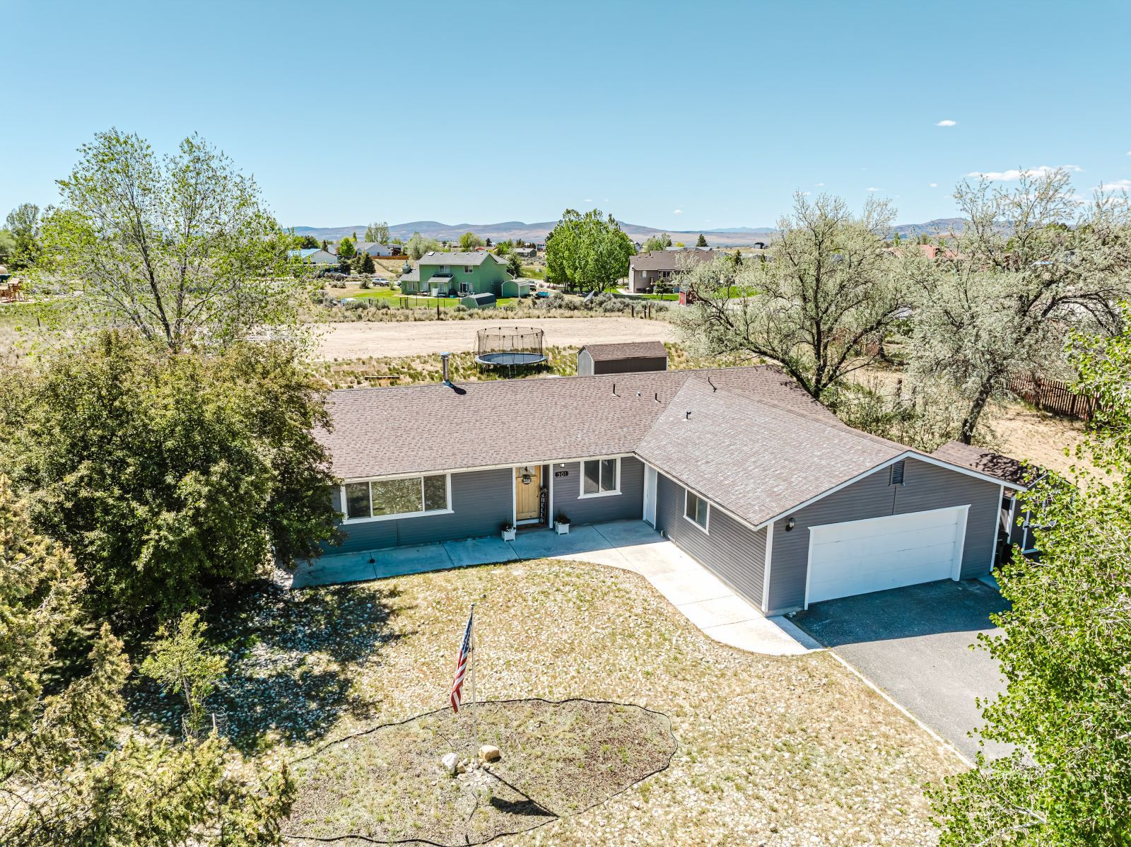 301 Lakeport Drive Property Photo 3