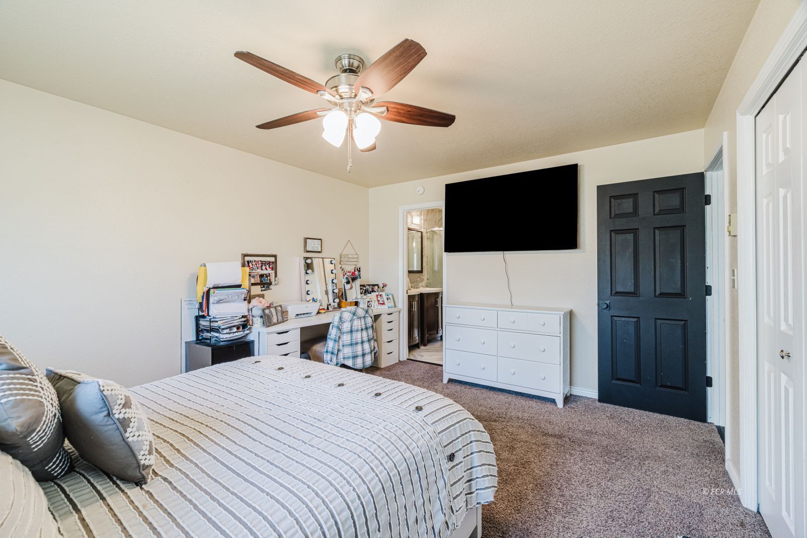 301 Lakeport Drive Property Photo 24