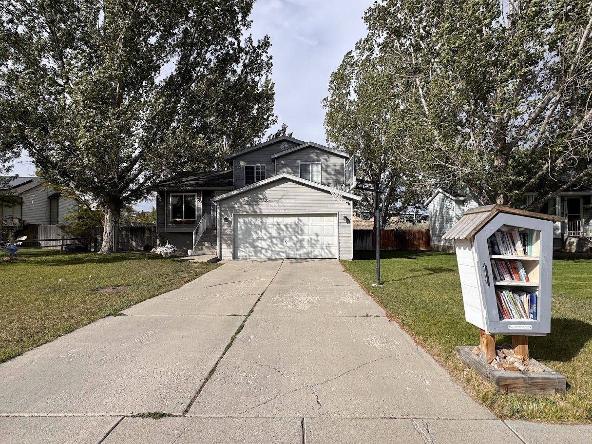 2424 Rodeo Court Property Photo 2