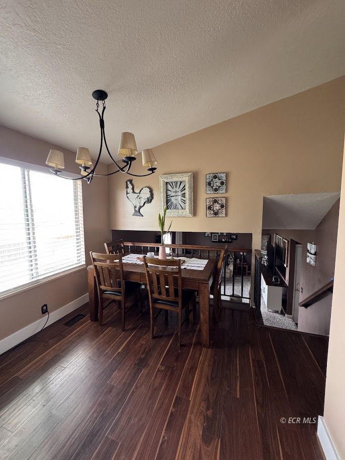 2424 Rodeo Court Property Photo 5
