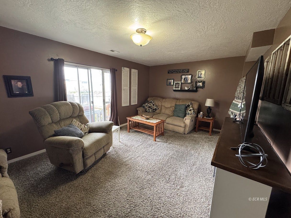 2424 Rodeo Court Property Photo 8