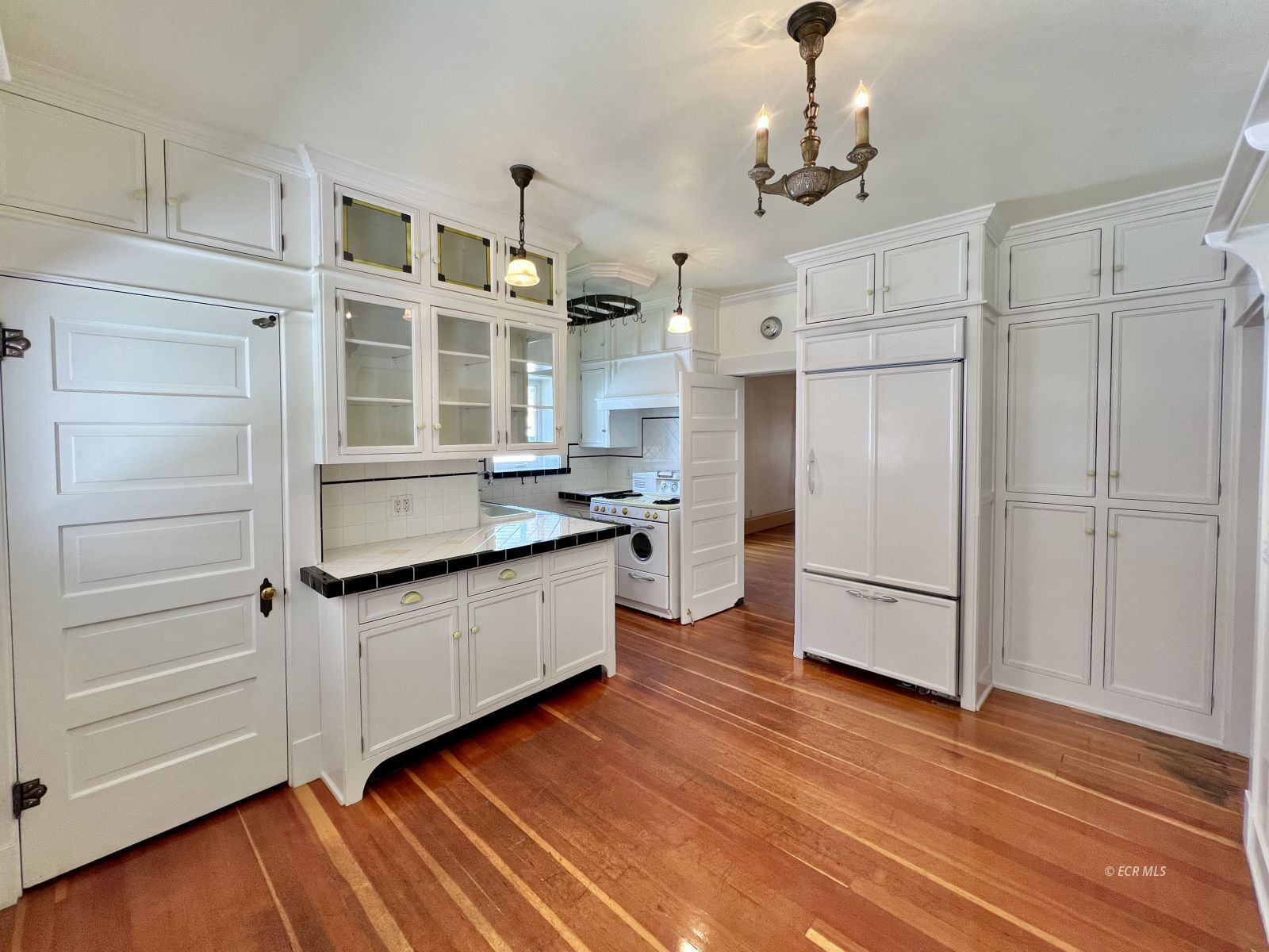 748 Juniper Street Property Photo 3