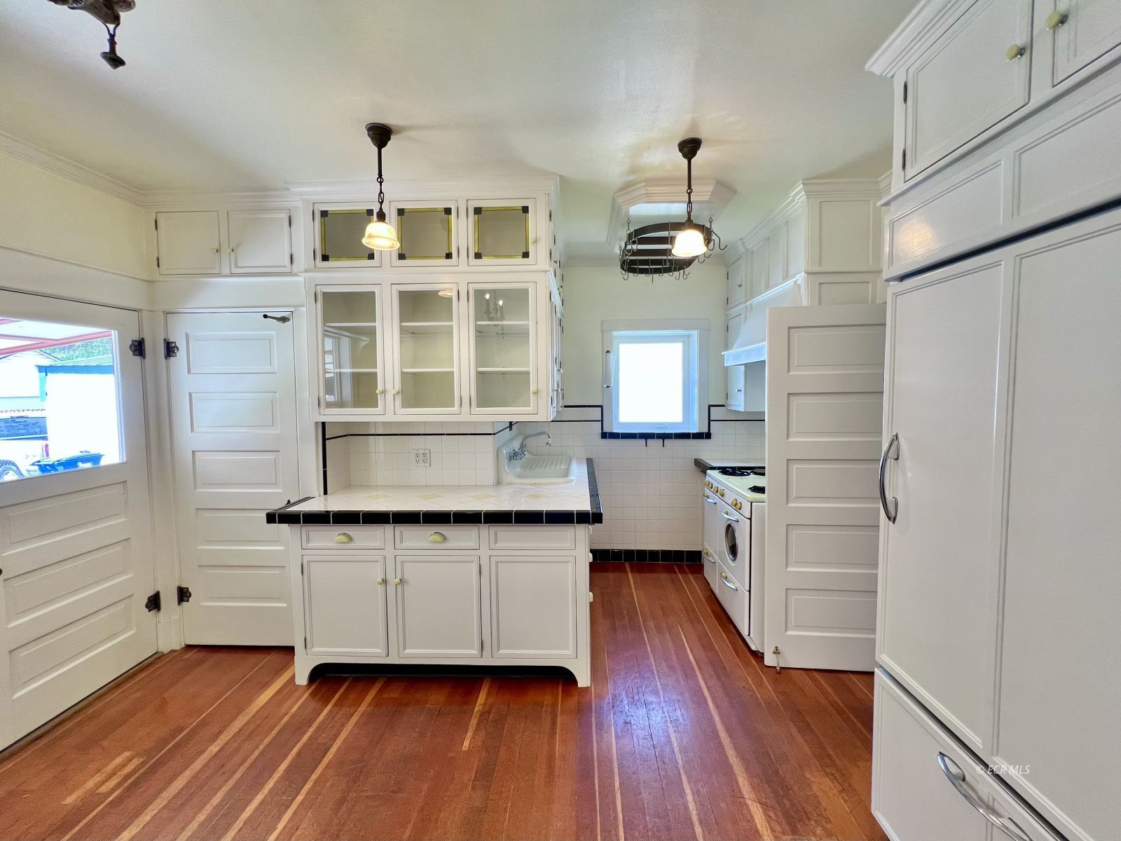 748 Juniper Street Property Photo 7