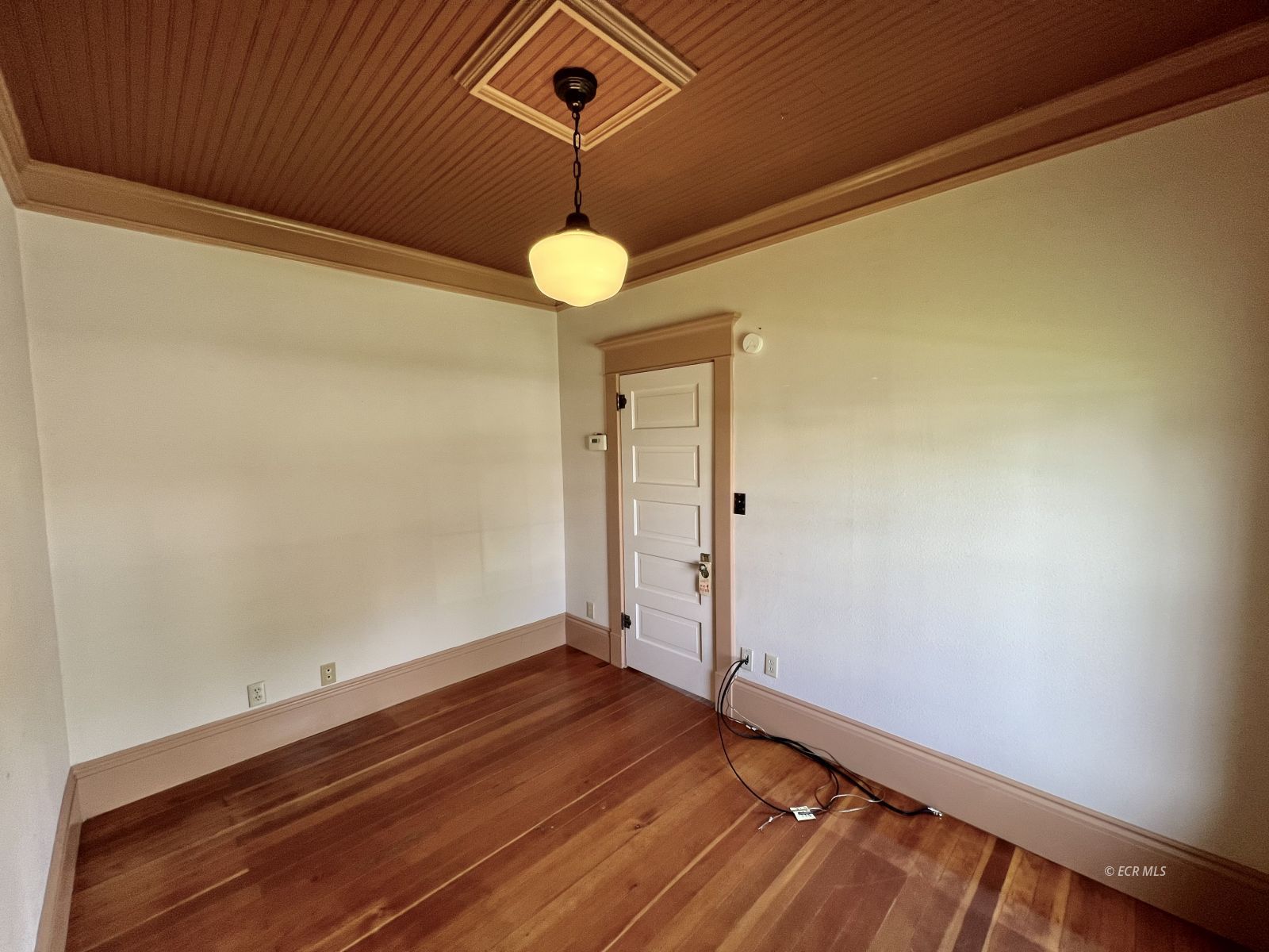 748 Juniper Street Property Photo 11
