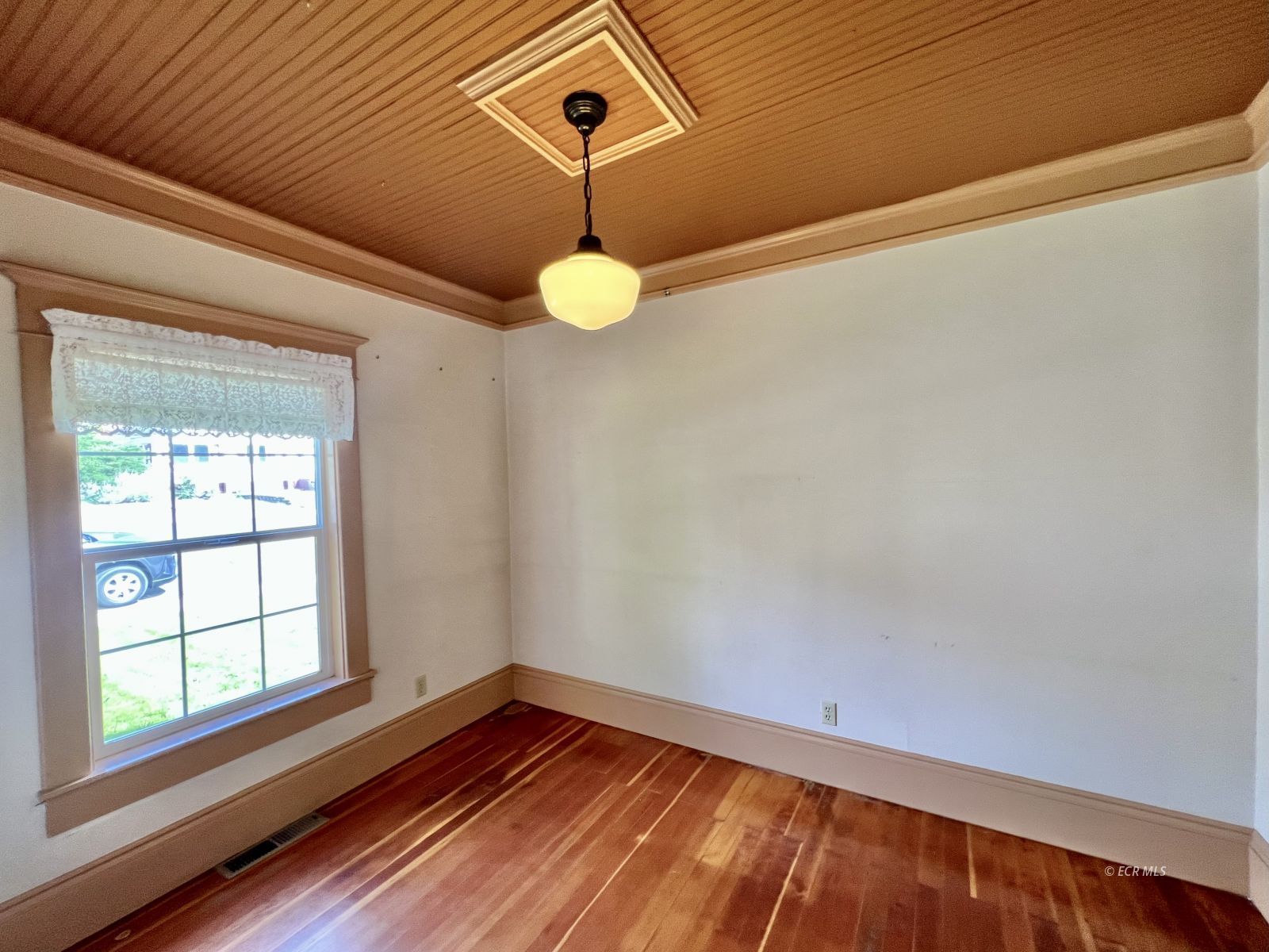 748 Juniper Street Property Photo 12