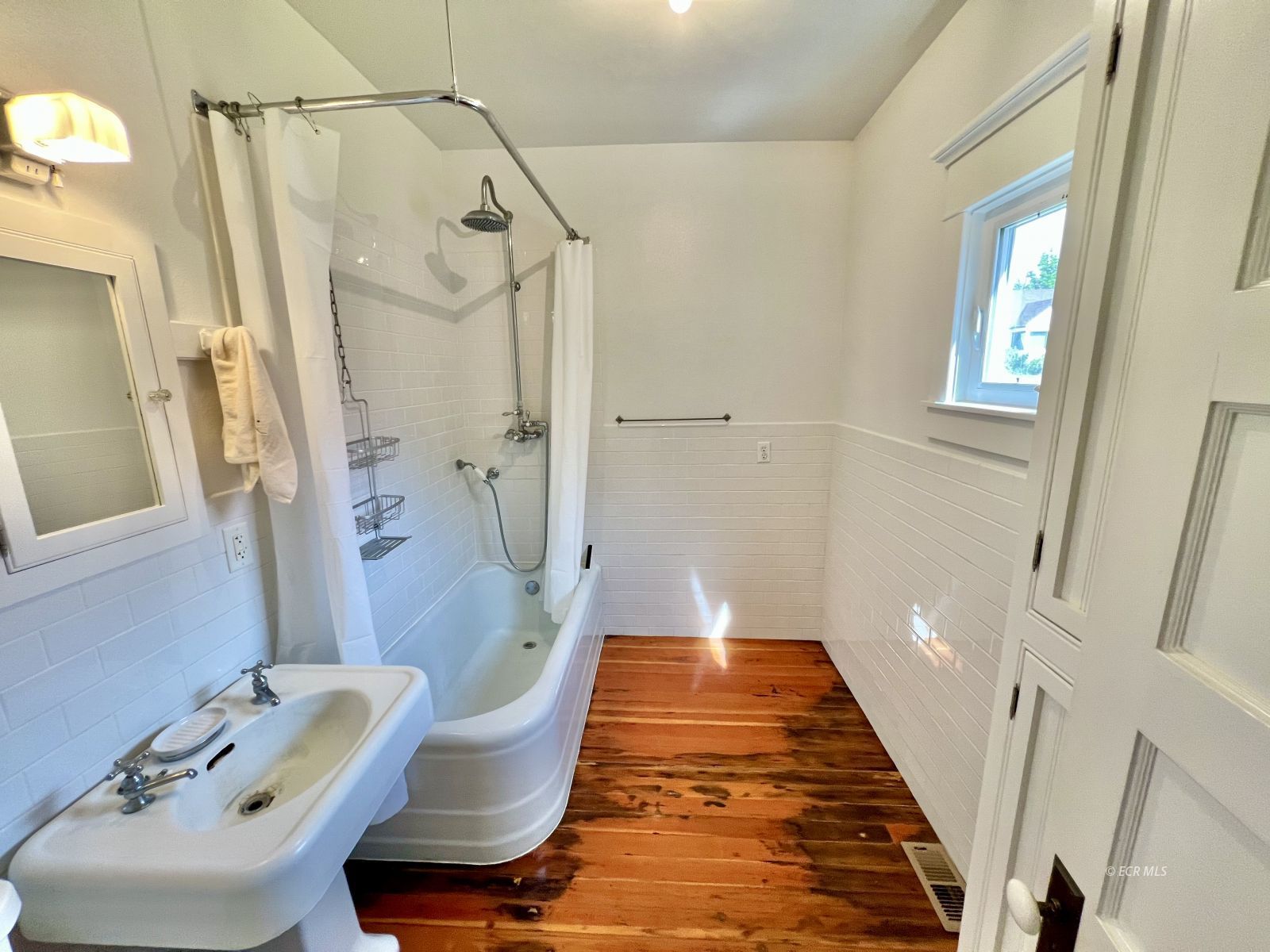 748 Juniper Street Property Photo 14