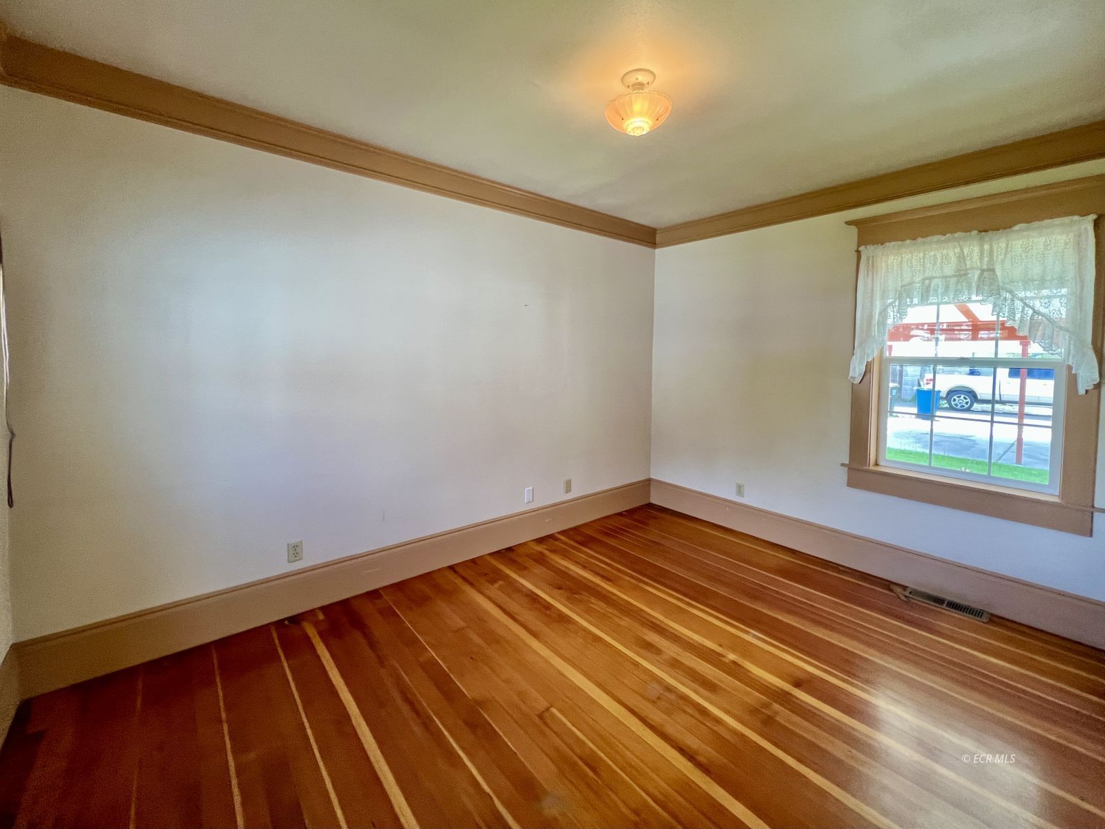 748 Juniper Street Property Photo 17