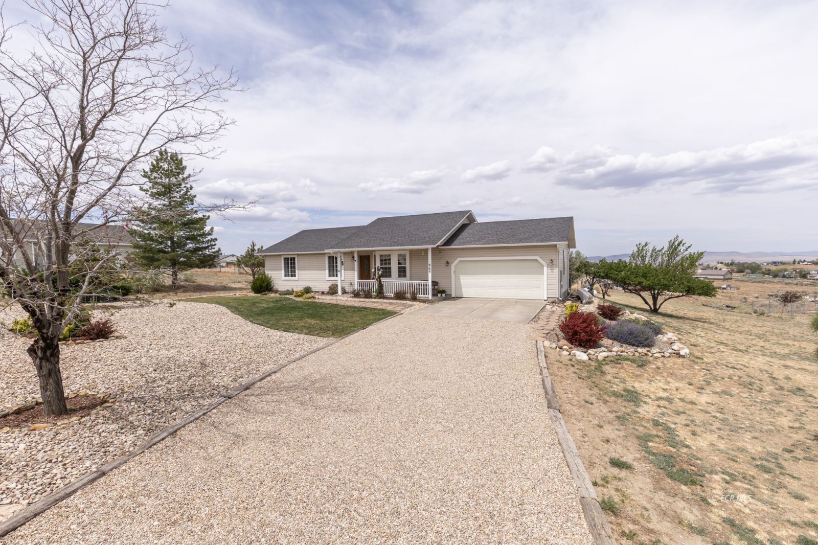 969 Oakmont Drive Property Photo 3