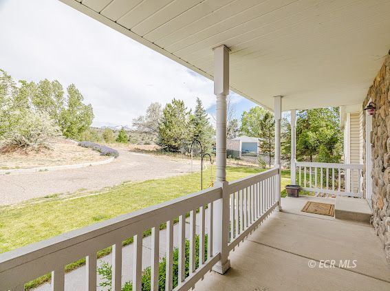 225 Viewcrest Drive Property Photo 12