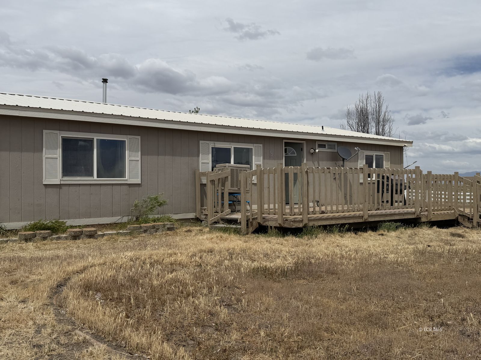 897 Lovelock Street Property Photo 2